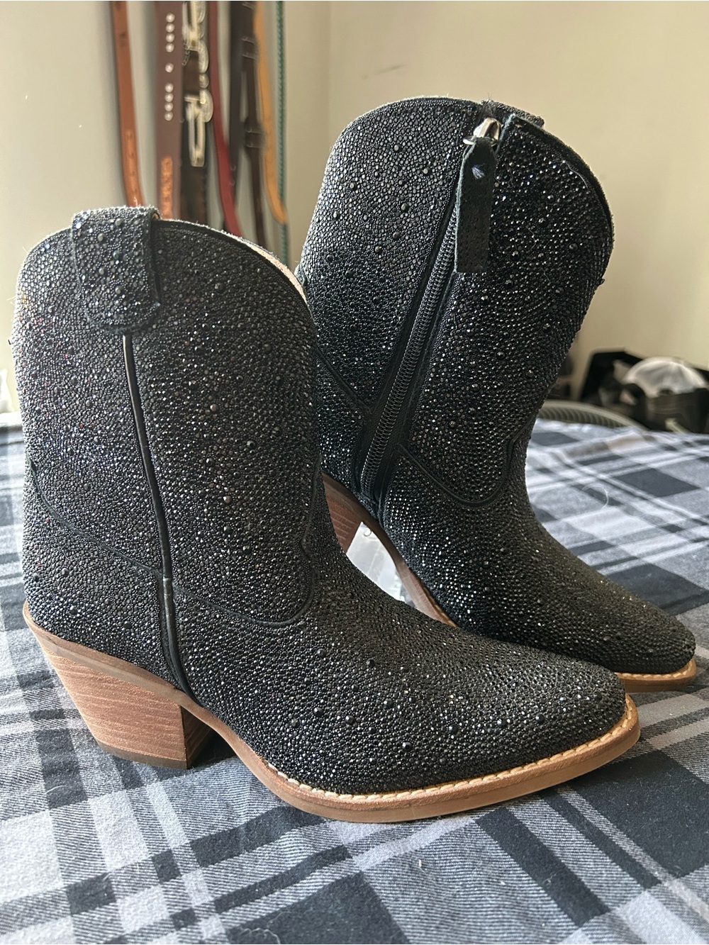 NWOB Dingo Black Rhinestone Western Ankle Boots 6